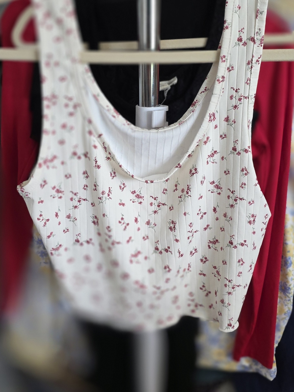 SHEIN White Ribbed Tank Top with Pink Floral Print